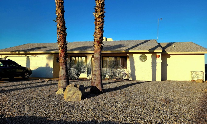 Lake Havasu City House | Spacious home touting two 2-bedroom suites, delightful Arizona room, Lake Havasu