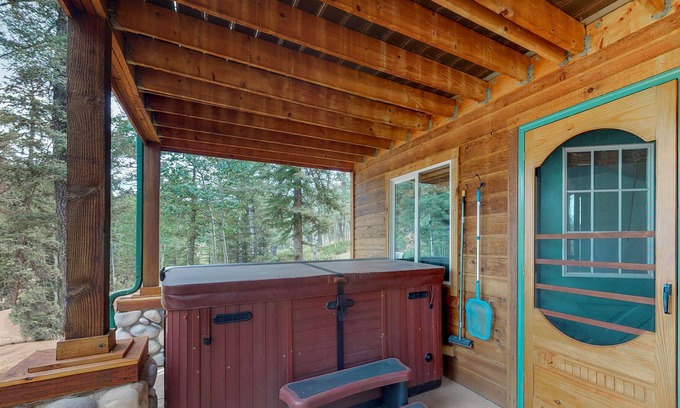 Florissant House | Spacious home w/ a charming rustic feel & private hot tub, near state park!