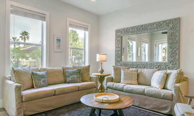 Villages of Crystal Beach House | Spacious Home w/Lagoon Pool Views & Seasonal Beach Trolley in Destin! 🌴🌺🌊