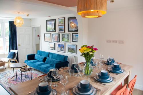 Pontrilas House | Spacious Home, Walk to City Centre & Free Parking
