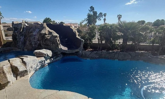 Fort Mohave House | Spacious Home with incredible Pool/slide and jaquzzi.Great River & Casino Fun.n