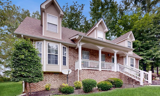 Springfield House | Spacious home with fully equipped kitchen - near Nashville