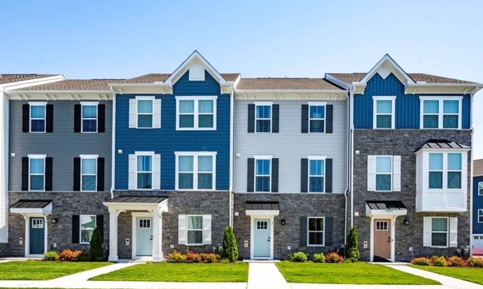 Berlin House | Spacious home with WIFI and amenities center just steps away from the bay.