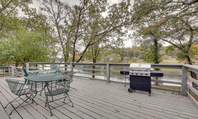 Rockwell House | Spacious Hot Springs Lakehouse on Lake Hamilton!