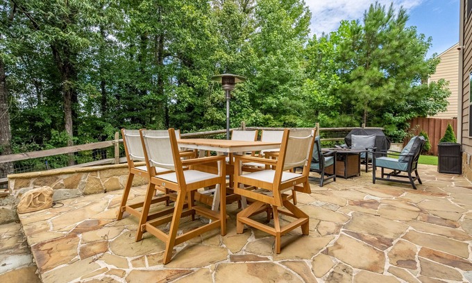 Acworth House | Spacious House 4BR, Home Theater, Gym, BBR, Bar