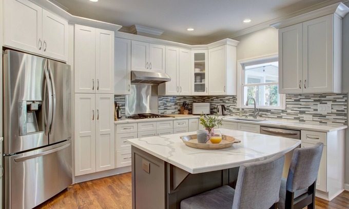 Johns Creek House | Spacious house and peaceful yard in Johns Creek