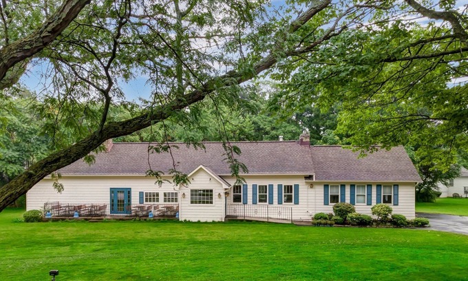 Youngstown House | Spacious House for Families, Couples, & Fishermen. Parking for Boats/Trailers.