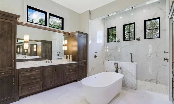 Moorings House | Spacious house in The Moorings.