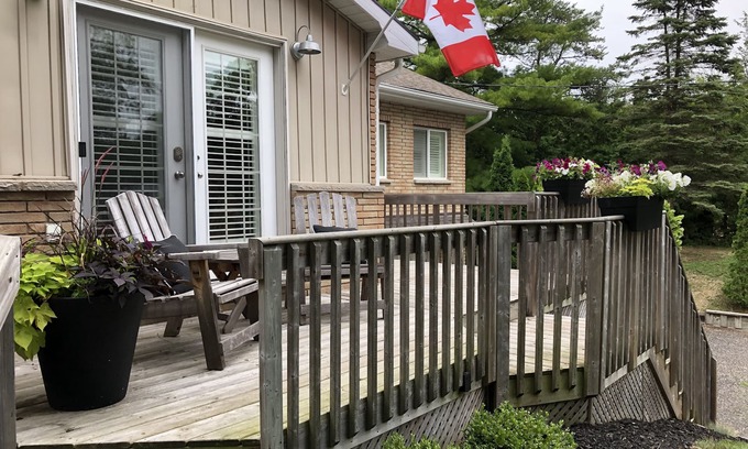 Lambton Shores House | Spacious house only 5 minutes walk down to Ipperwash beach (All inclusive)