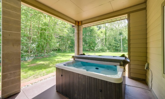 Harbert House | Spacious House on Half Acre < 3 Mi to Beach!