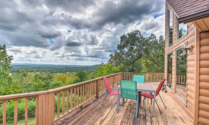 Royal House | Spacious House w/ Wraparound Deck + Mtn Views!