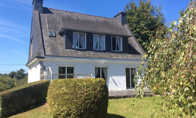 Brelevenez House | Spacious house with garden, quiet, close to the Côte de Granit Rose