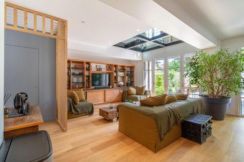 Guilhemery House | Spacious house with garden