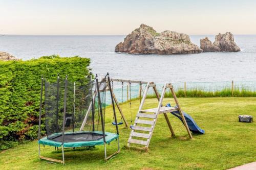Liencres House | Spacious house with sea view in Liencres + jacuzzi