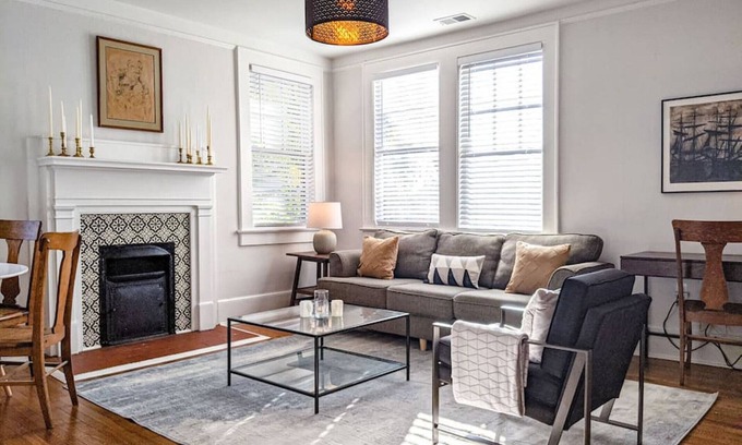 Columbia Apartment | Spacious Industrial Modern Apt 2BR 1BA DT Upstairs