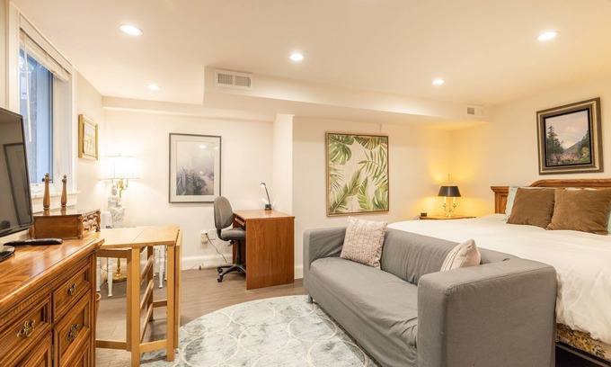 Creston - Kenilworth Apartment | Spacious King Room close to Reed College, Downtown, and Hawthorne District