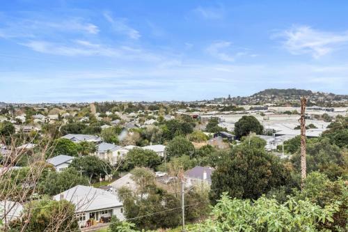 Mount Eden House | Spacious Kingsland 4BR Home