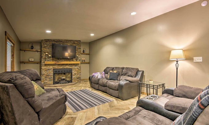 Jonas House | Spacious Kunkletown Home w/Full Game Room & Deck!