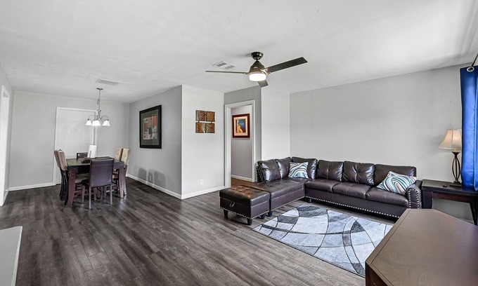 La Marque House | Spacious La Marque Home w/King Bed & Modern Perks
