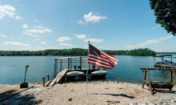 Hot Springs Village Apartment | Spacious Lakeside Apartment with Pool Table
