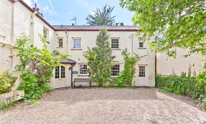 Coniston Cottage | Spacious Lake District village house with own hot tub