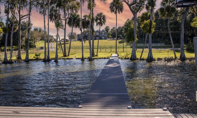 Thonotosassa House | Spacious Lake Front , Private Pool/Spa and Dock