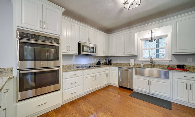 Cullowhee House | Spacious Lake Glenville Getaway w/Deck!
