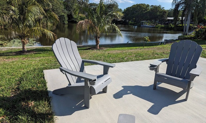 Clearwater House | Spacious Lake House retreat located in Clearwater FL, near beaches & shopping.