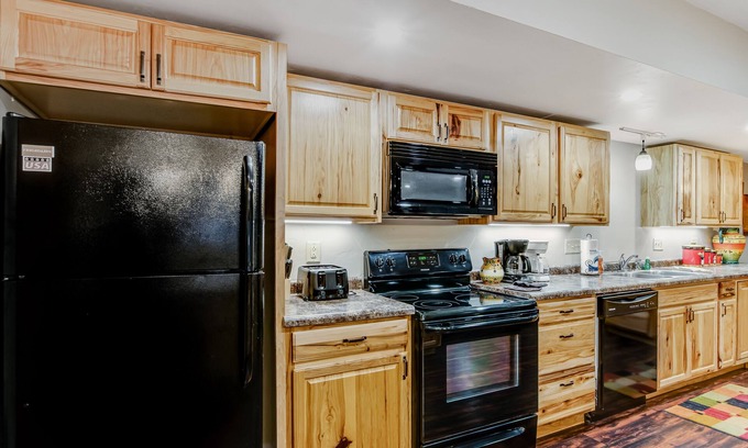 Harshaw Cabin | Spacious Lakefront Home with Dock - Water Views, Free Internet, Washer & Dryer