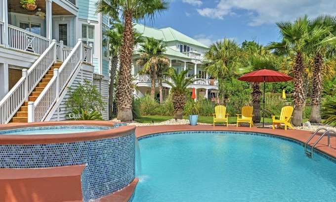 Murrells Inlet House | Spacious Lakefront Retreat with Fishing Dock and Deck!