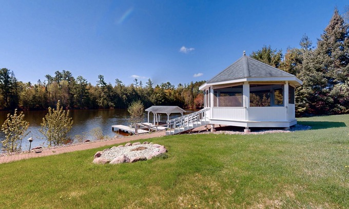 Eagle River House | Spacious lakeside retreat near golf, trails & downtown, your perfect getaway!
