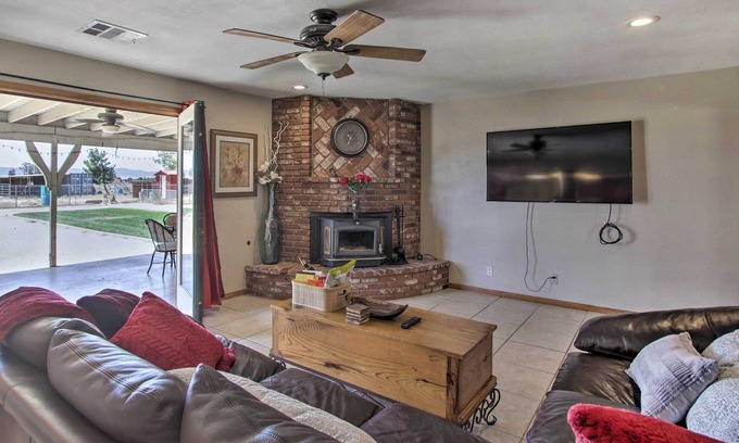 Lancaster House | Spacious Lancaster Family Ranch - BBQ & Patio