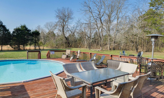 Lebanon House | Spacious Lebanon Home w/Pool: 6 Mi to Downtown!
