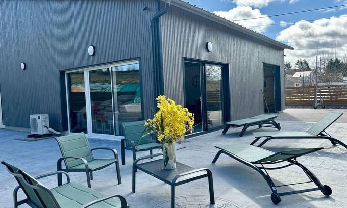 Sanchey Cottage | Spacious lodge in Sanchey near the lake, sauna, games, close to nature
