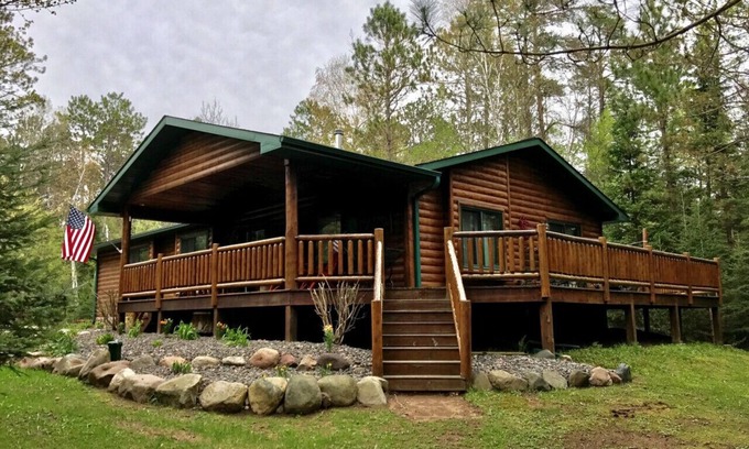 Hayward Cabin | Spacious Lodge located on the Chippewa Flowage