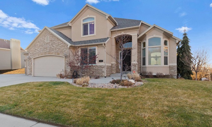 Draper House | Spacious/Lux 5-bedroom house close to slopes and what a view! in fabulous Draper