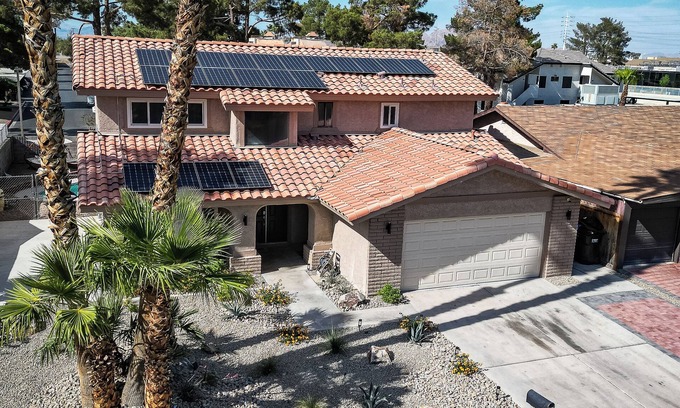 Green Valley North House | Spacious Lux Estate l 8 mins to Strip