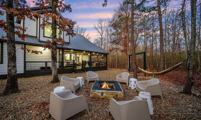 Broken Bow Cabin | Spacious Luxe | Game Room Hot Tub Sleeps 12