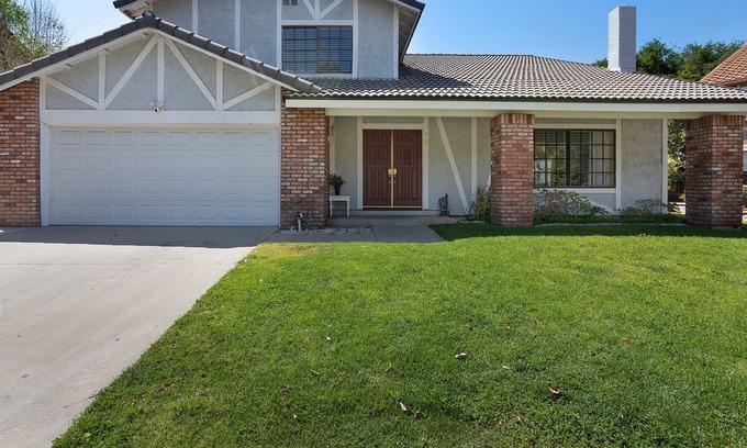 Thousand Oaks House | Spacious Luxury Home in Westlake Village, California