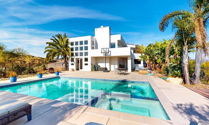 Encinitas House | Spacious & Luxurious Retreat w/Unforgettable Views, Private Pool-close to Hiking