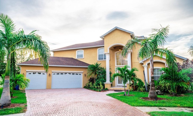 Apollo Beach House | Spacious Luxurious 6BR Villa May DISCOUNT 3 King BR 1 Queen BR, 3BT Pet-Friendly