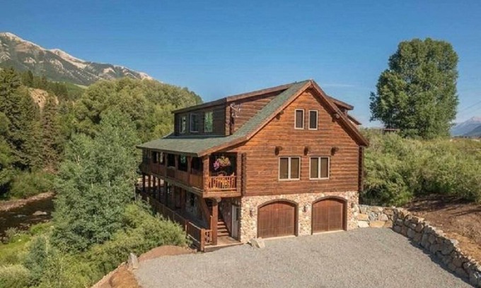 Crested Butte House | Spacious, Luxury Log Home! Private River Frontage