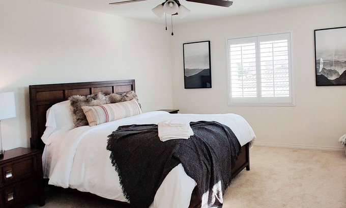 Mira Loma House | Spacious Luxury Modern Home by Silverlakes