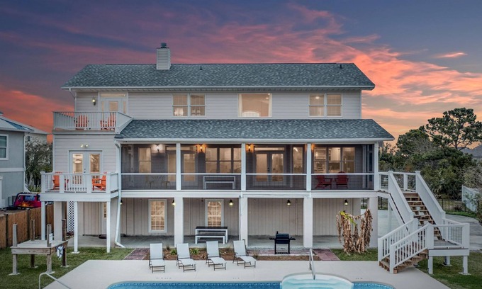 Brunswick House | Spacious|Marsh Views|Pool|10 min from St. Simons