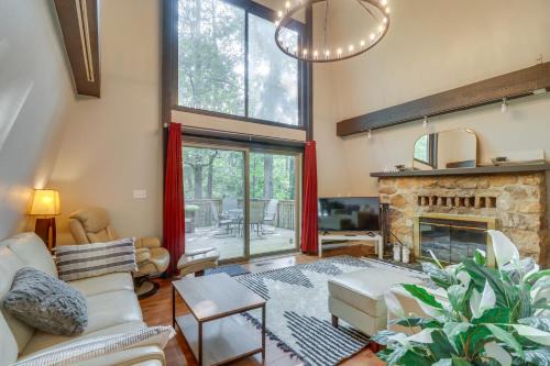 Massanutten House | Spacious Massanutten Retreat with Hot Tub and Games