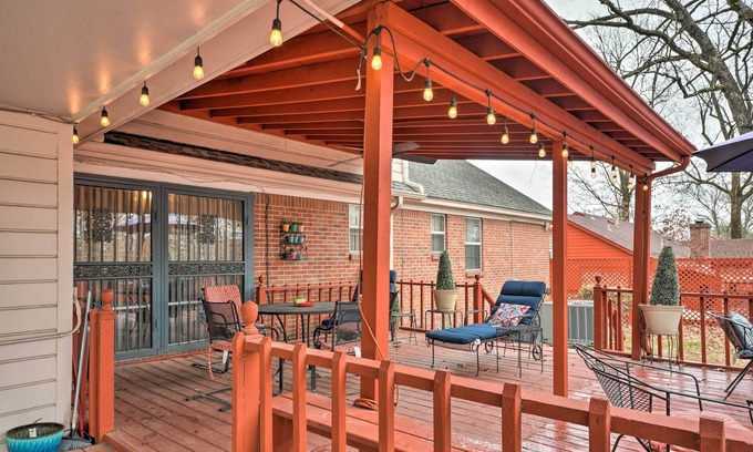 Whitehaven Cottage | Spacious Memphis Home - Walk to Graceland