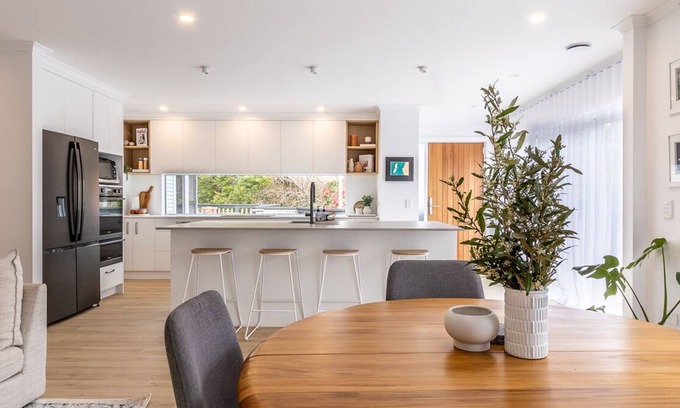 Raumati Beach House | Spacious Modern Coastal Haven, 5 minutes to the beach, shops and walking tracks.