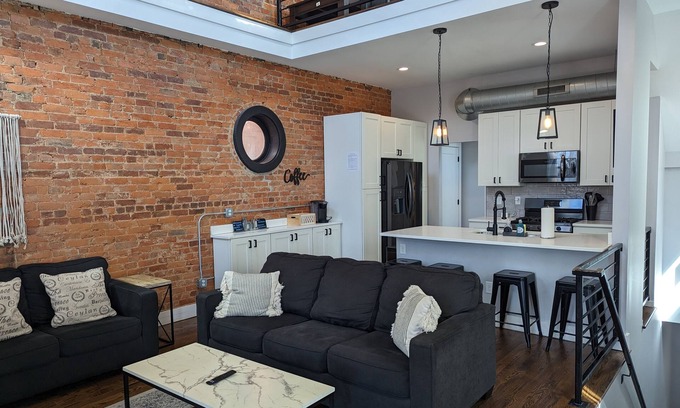 Walnut Hills Condo | Spacious Modern Condo <10Mins to Events, Downtown, OTR, UC, Xavier, Hospitals