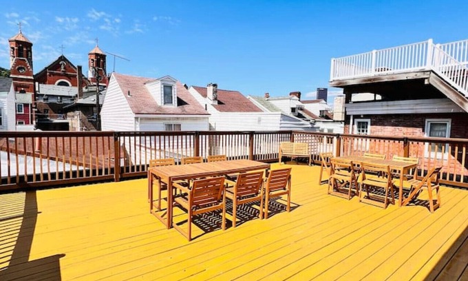 South Side Flats House | Spacious Modern Home Rooftop Deck