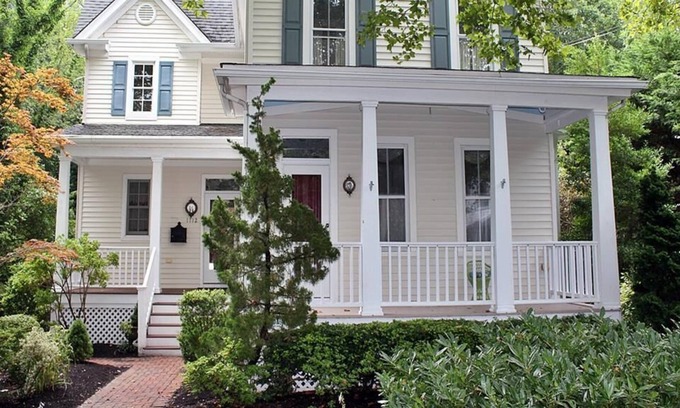 Village Green House | Spacious & Modern pet-friendly Victorian over 4,200 Sq Ft